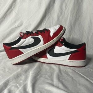 Size 12M Jordan 1 low Chicago